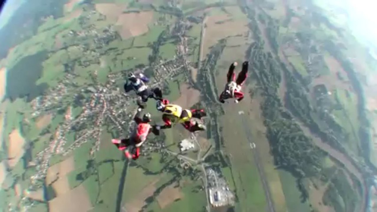 PARACHUTISME - CHAMPIONNATS DE FRANCE VICHY 2013 - VR4 «Le 4 Crétins Fly Zone Clermont Saut6»- 11aout13