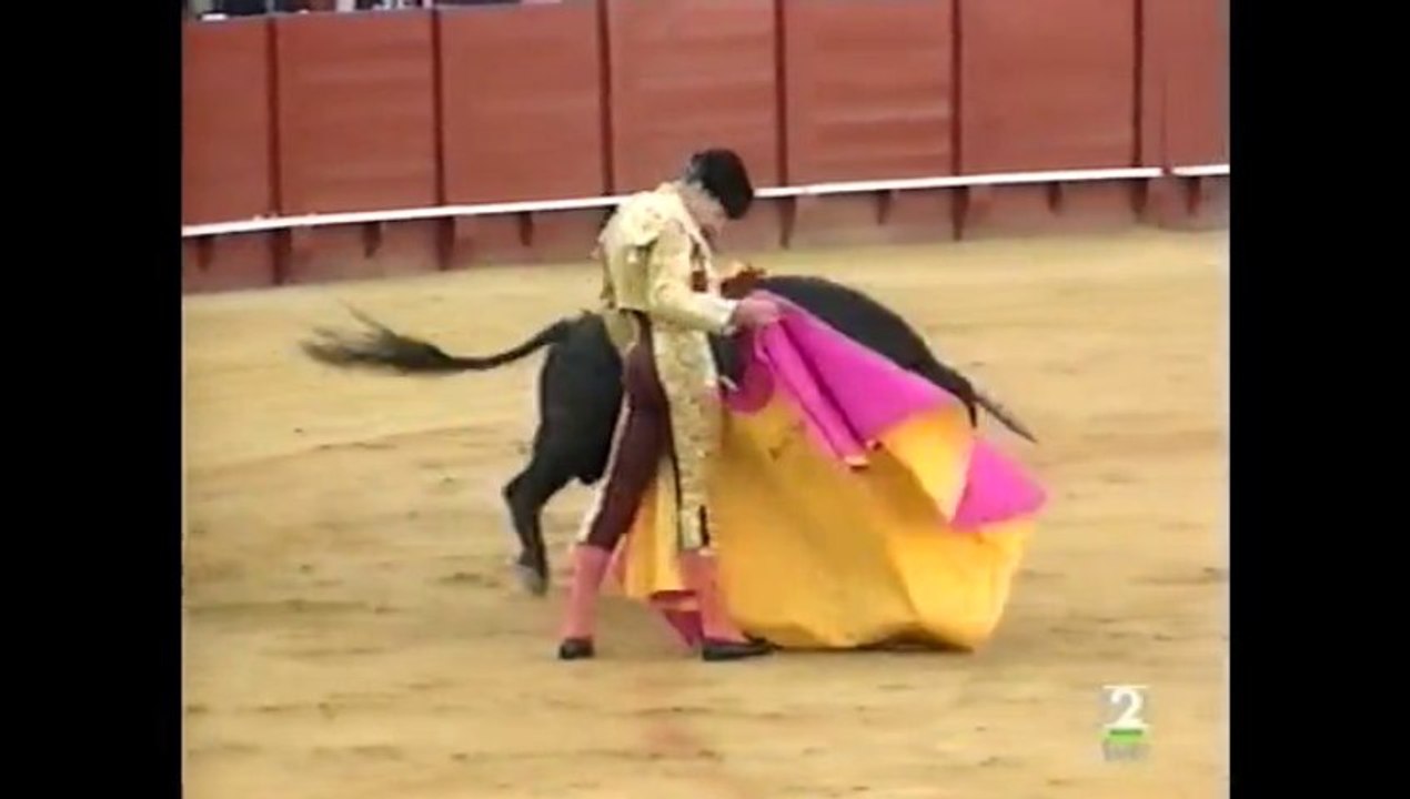 Jose Tomas a la veronica en Sevilla