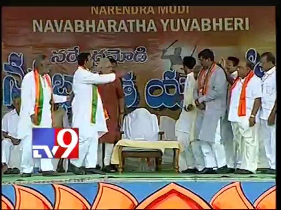 Narendra Modi felicitated by AP state BJP leaders