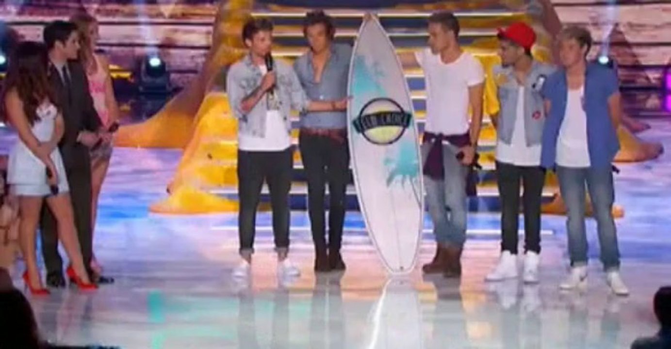 One Direction Accepting Awards at Teen Choice Awards