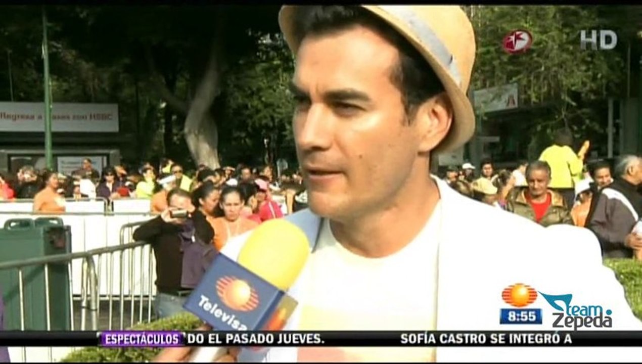 David Zepeda @davidzepeda1 feliz de que su disco se encuentre en la lista de los más vendidos
