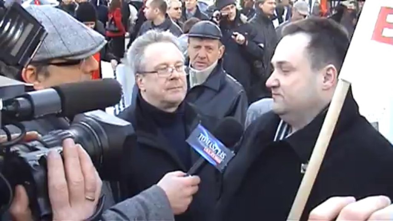 CARCAJOU WYPYTYWANY PRZEZ "LISICH" REPORTERÓW  (10.04.11)