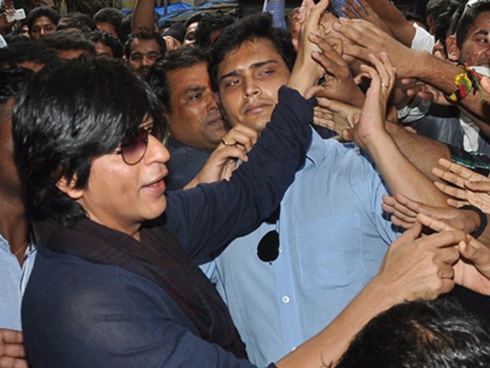 Spotted Shahrukh Khan watching Chennai Express in the Theatre