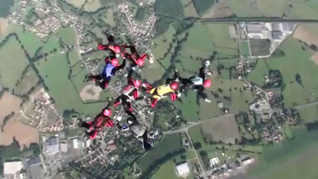 PARACHUTISME - CHAMPIONNATS DE FRANCE VICHY 2013 – VR8 «Annecy Artupox no limit Saut 6»- 11aout13