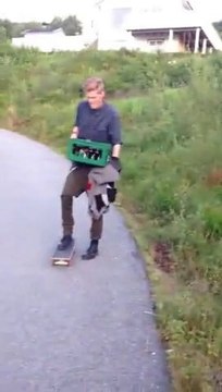 Se planter en skate avec une caisse de bière... Dommage!! Dos en sang et grosse douleur..