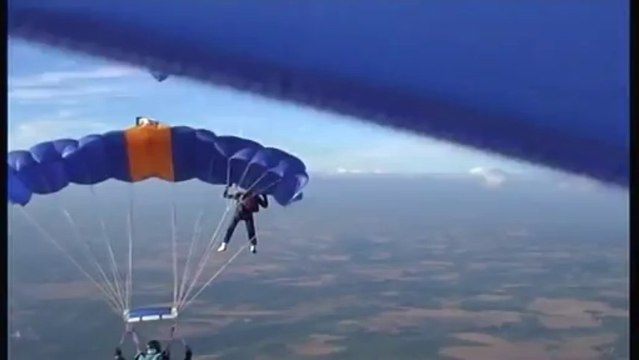 PARACHUTISME - CHAMPIONNATS DE FRANCE VICHY 2013 - VC2 « Para Club de l’Indre Saut2»- 8aout13.wmv