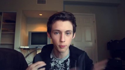 Troye Sivan famous australian actor Coming Out on Internet!!