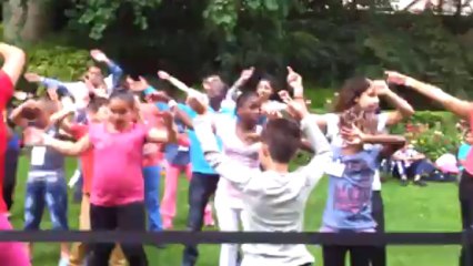 Cours de zumba dans les jardins de Matignon