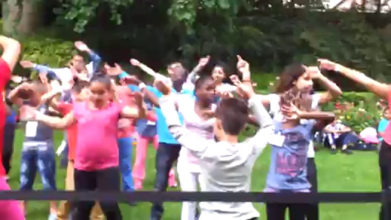 Cours de zumba dans les jardins de Matignon