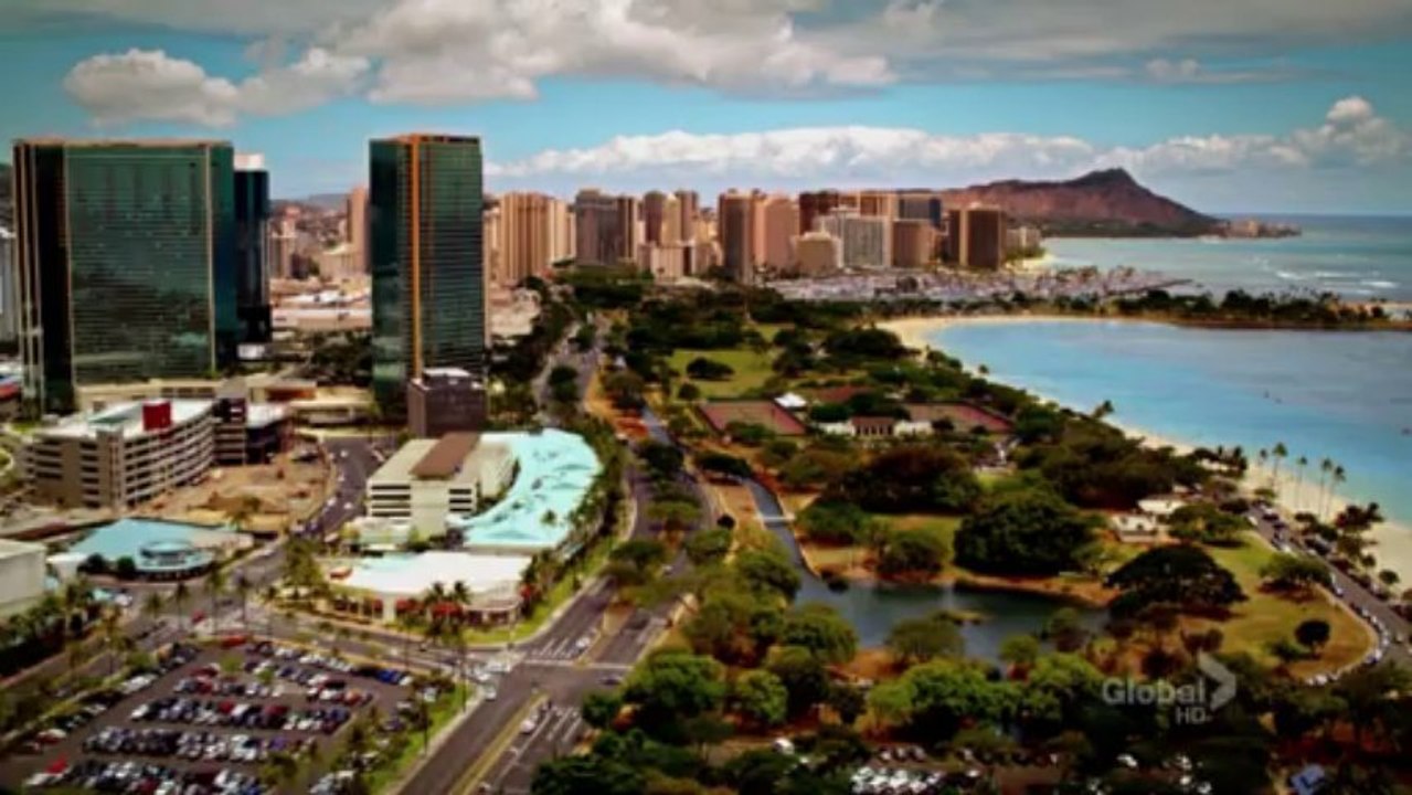 Kamekona - Aunty, tell me you have some pictures - in Hawaii Five-0 S03E01