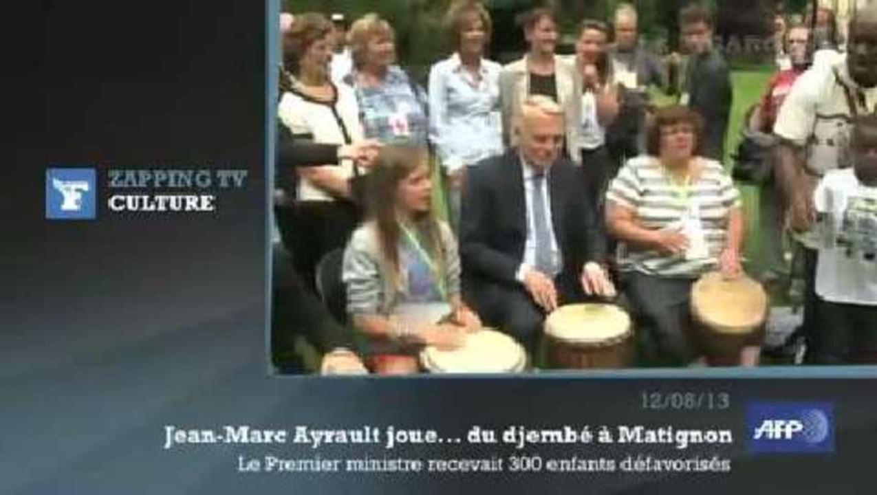 Zapping TV : Ayrault joue du djembé dans les jardins de Matignon