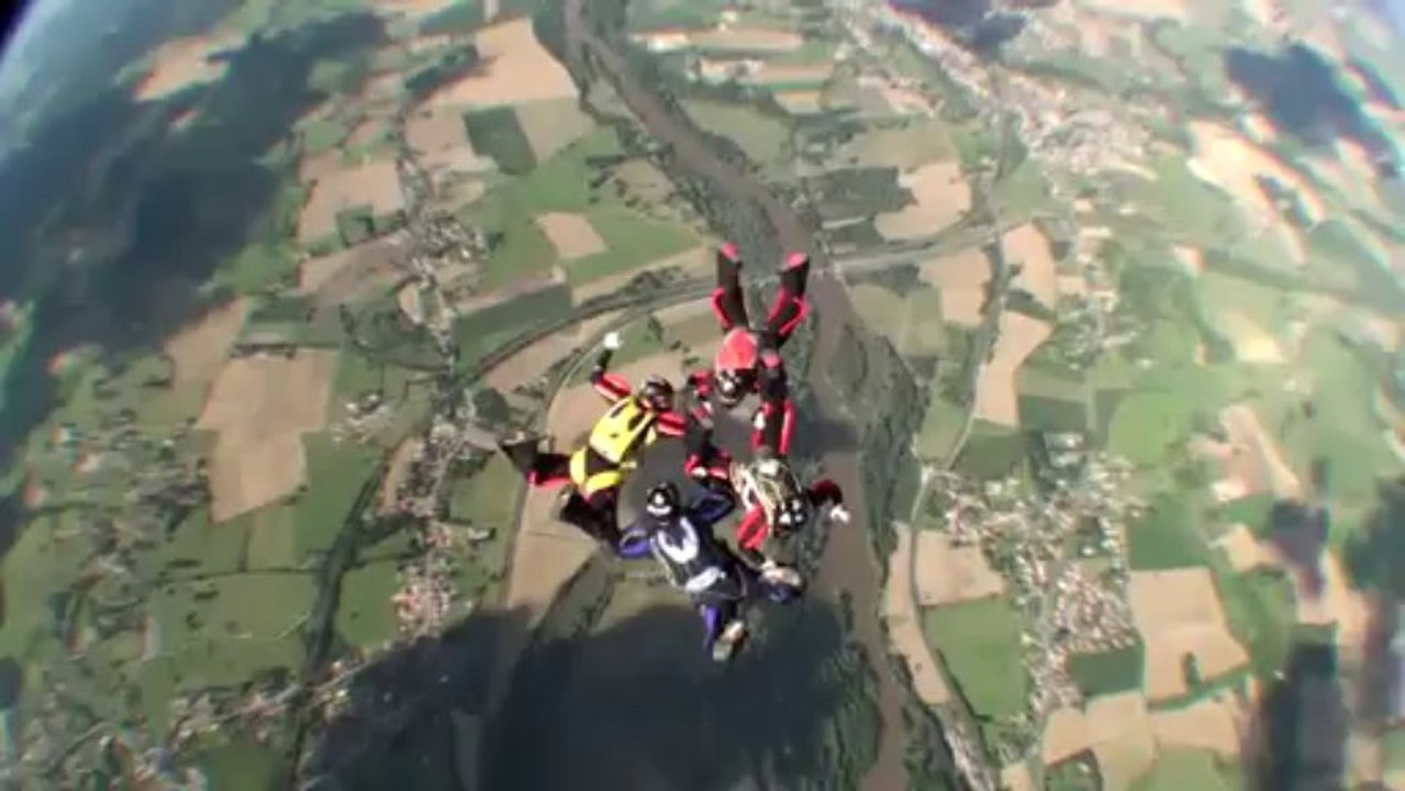 PARACHUTISME - CHAMPIONNATS DE FRANCE VICHY 2013 - VR4 « Le 4 Crétins Flyzone Clermont Saut5»- 10aout13