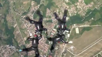 PARACHUTISME - CHAMPIONNATS EUROPE - COUPE MONDE BOSNIE 2013  «VOL RELATIF FEMININ entrainement 12aout2013 ©FAI