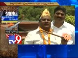 TDP MP Siva Prasad parody song on Sonia over A.P bifurcation