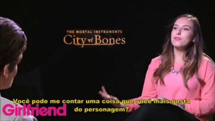 Entrevista com o elenco de "Os Instrumentos Mortais: Cidade dos Ossos" para a revista Girlfriend.