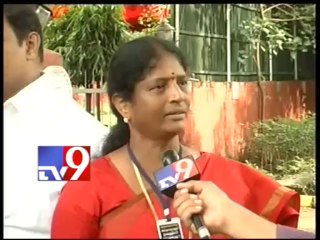 Seemandhra Leaders Dharna at Parliament Gandhi Statue