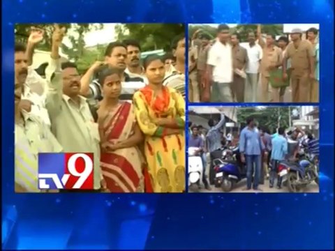 United AP activists block roads in Seema