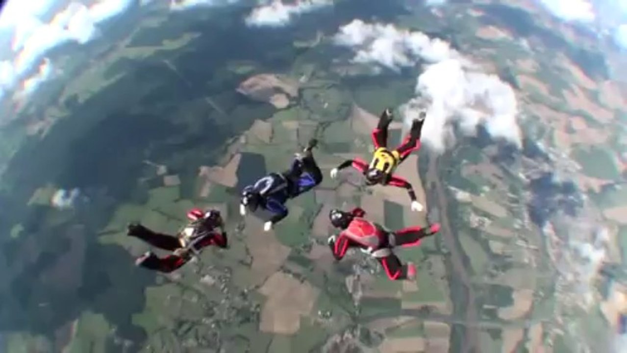 PARACHUTISME - CHAMPIONNATS DE FRANCE VICHY 2013 - VR4 «Le 4 Crétins Flyzone Clermont Saut3»- 9aout13