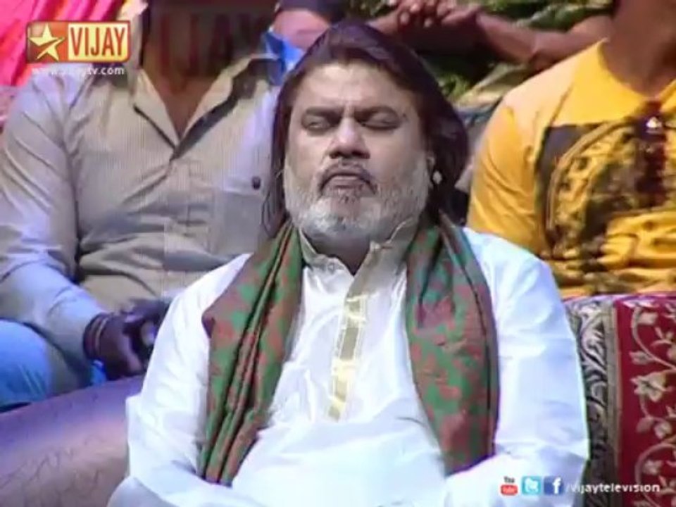 Namitha sings Kadavul Thantha Azhagiya