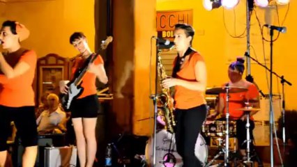 Video: il rombo delle auto e moto sotto le stelle di Novafeltria