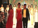 Sonal sizzles on ramp at IIJW 2013