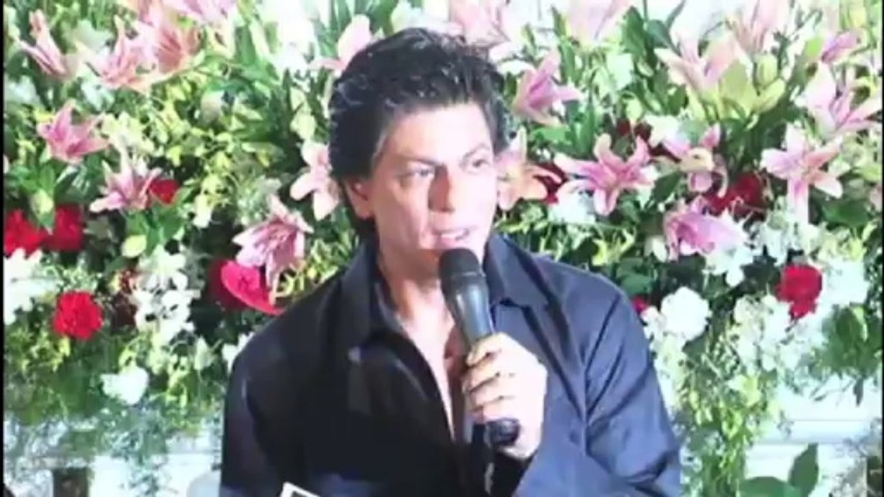 Shahrukh Khan Celebrates Eid With His Family At Mannat