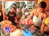 Tv9 Gujarat - Onion prices hit record high at Rs 80kg, may hit Rs 100 in a week