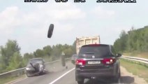 Un pneu de camion en pleine face et à pleine vitesse... Encore un accident RUSSE!!