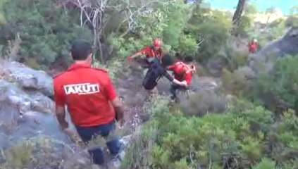 Kayalıklarda 12 saat kurtarılmayı bekledi