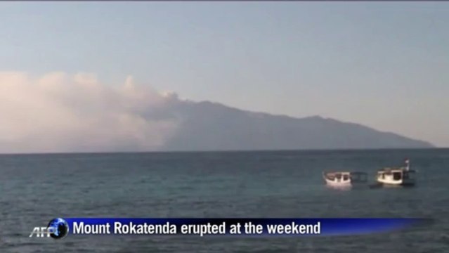 Indonesia volcano spews ash as hundreds evacuated