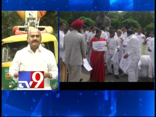 Seemandhra MP's protest in Parliament