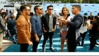 Streaming Jonas Brothers red carpet interview Teen Choice Awards 2013