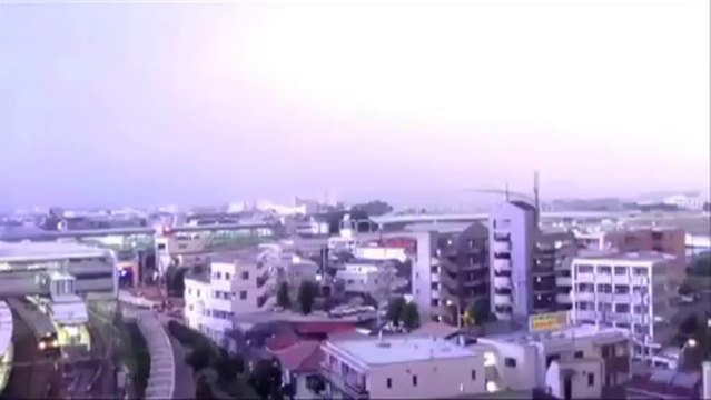 La foudre frappe un train à Tokyo au Japon