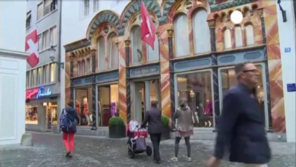 Razzismo e "borsa fuori prezzo". Oprah passa alle scuse