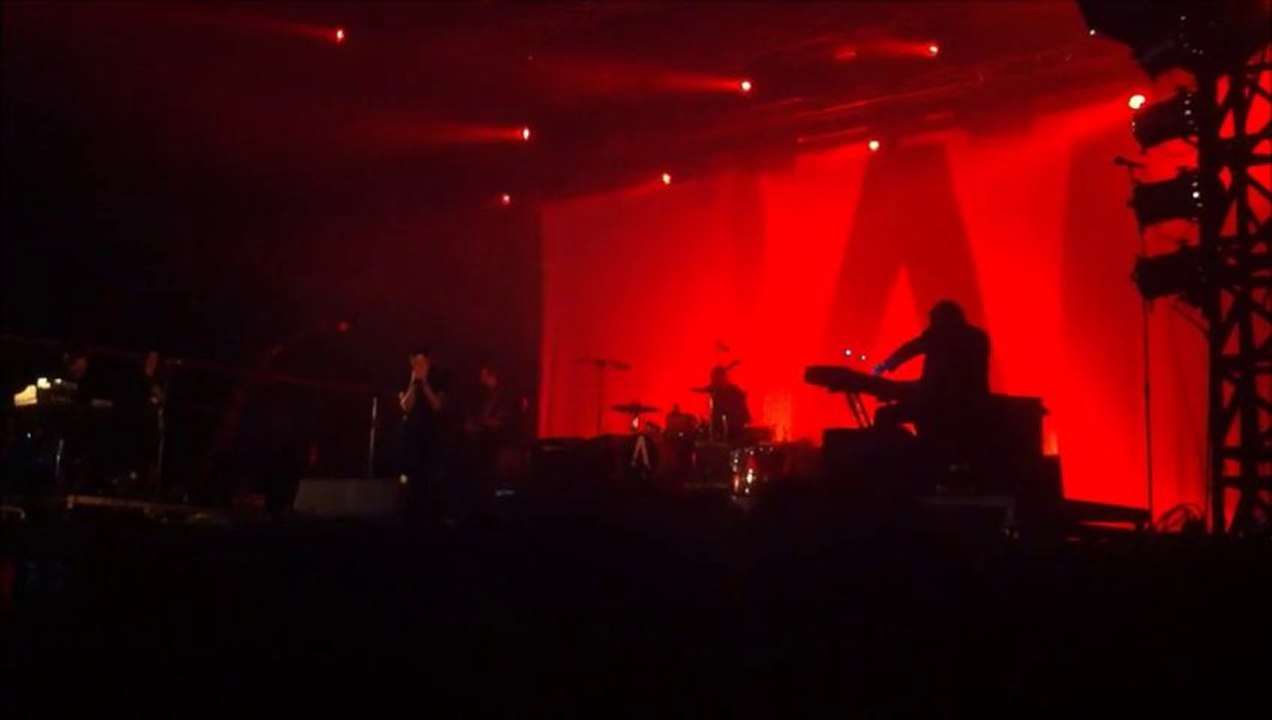 Archive - Again (Ronquières Festival 2013)