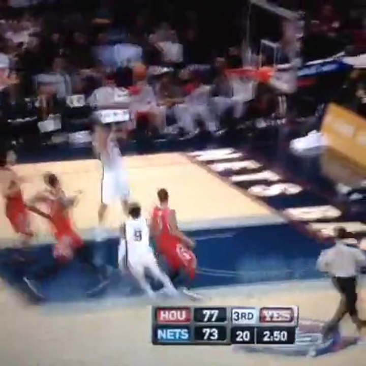 Gerald Green throws down a monster windmill alley oop with Sail song in the back... awesome!!