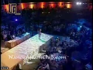 Nancy-Ajram_Akhasmak-Ah(Concert)