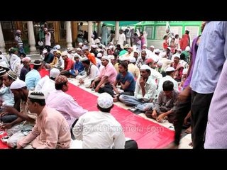 Iftar outside the shrine of Hazrat Nizamuddin Auliya