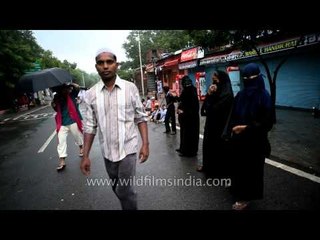 Muslim girls asking for Eidi : Eid in Agra