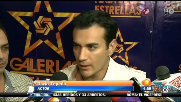 David Zepeda @davidzepeda1 realizó su primer firma de autógrafos de su disco || 1N