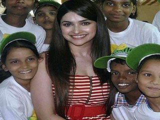 Prachi Desai lends her hand to the underprivileged children