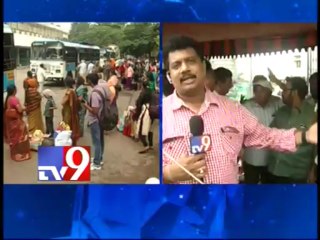 Municipal employees Vanta varpu in Tirupati