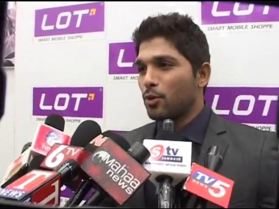 Allu Arjun Launches LOT Mobile Show Room