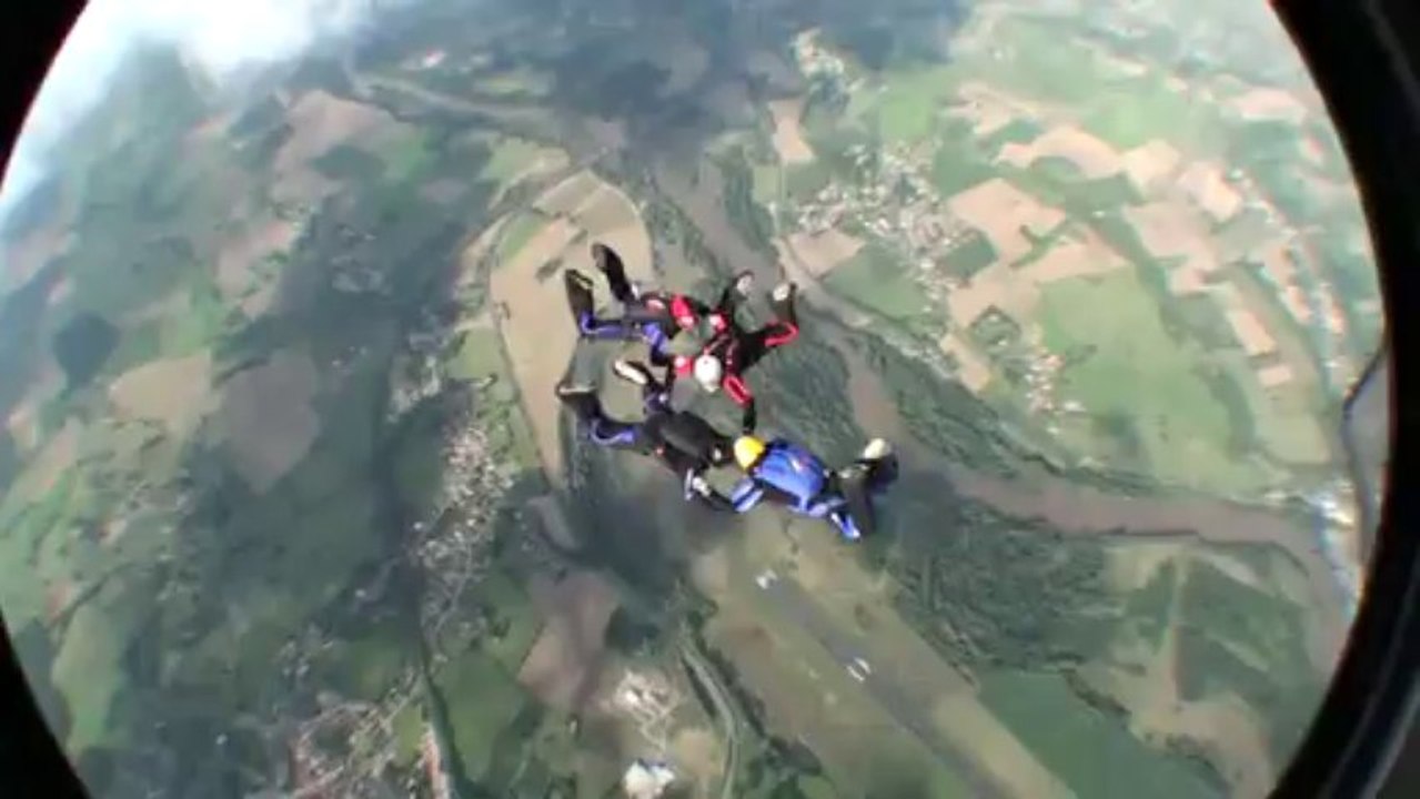 PARACHUTISME - CHAMPIONNATS DE FRANCE VICHY 2013 - VR4 « Et Bim Nice Saut3»- 9aout13