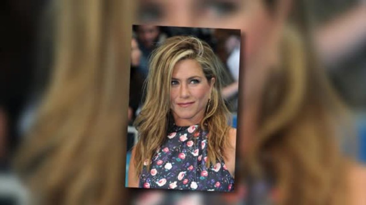 Jennifer Aniston begeistert im Blumenkleid