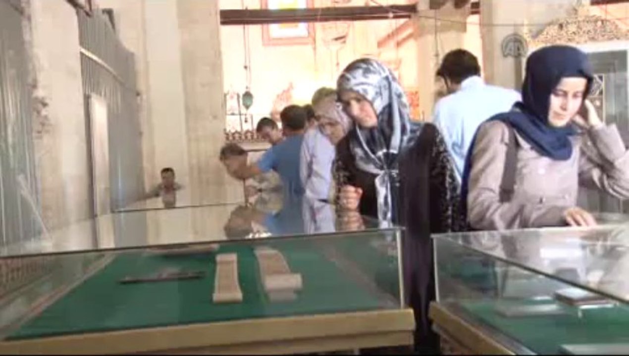 Saç kılıyla yazılan Kuran-ı Kerime özel bakım