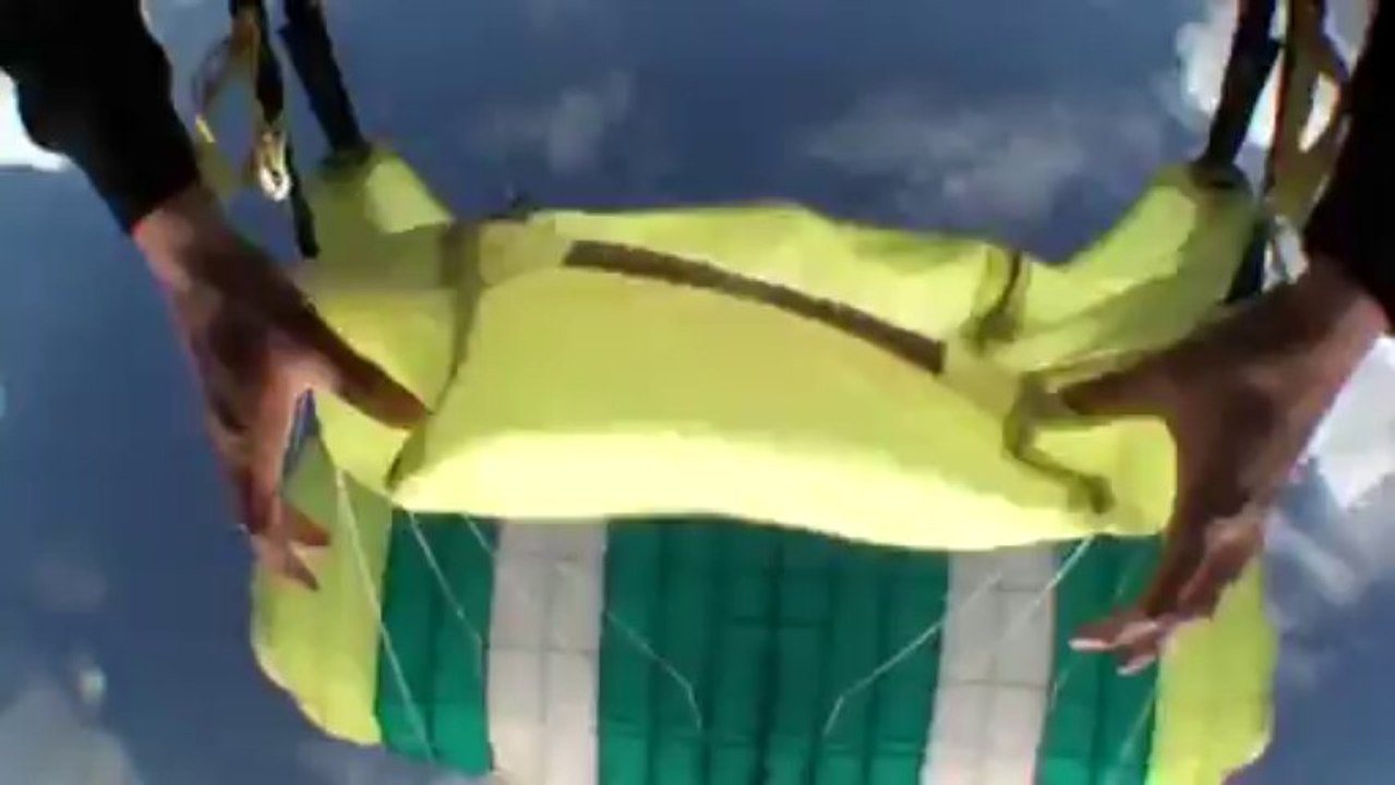 PARACHUTISME - CHAMPIONNATS DE FRANCE VICHY 2013 – Freefly « Air Axion Gap St-Galmier Saut6»- 9aout13.wmv