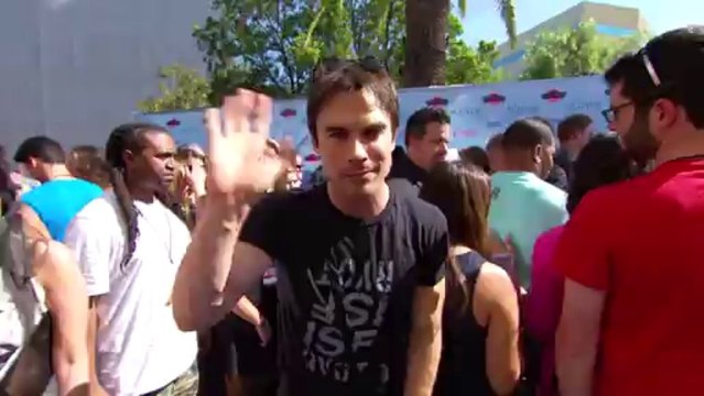 Ian Somerhalder blows a kiss at Teen Choice Awards 2013