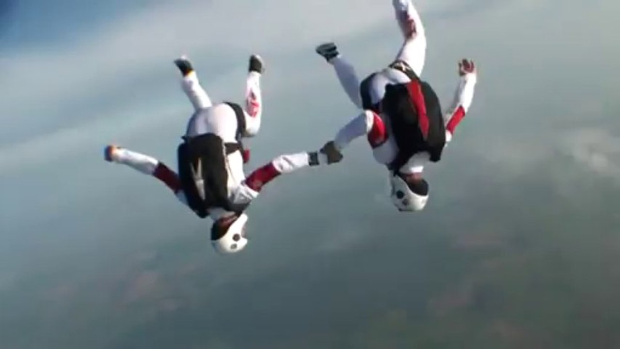 PARACHUTISME - CHAMPIONNATS DE FRANCE VICHY 2013 – Freefly «Inglorious Basterds La Réole Aquitaine Saut1»- 9aout13.wmv