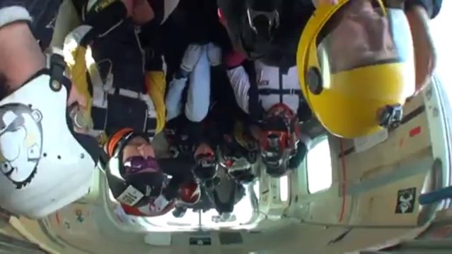 PARACHUTISME - CHAMPIONNATS DE FRANCE VICHY 2013 – Freefly « Angry Boys Pamiers Saut1»- 9aout13.wmv